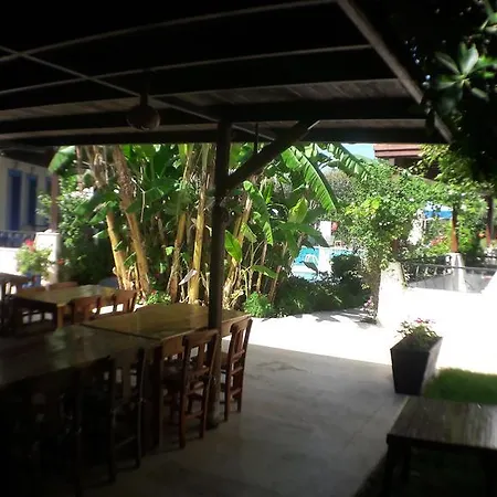 Apartahotel Paradise Garden Evleri