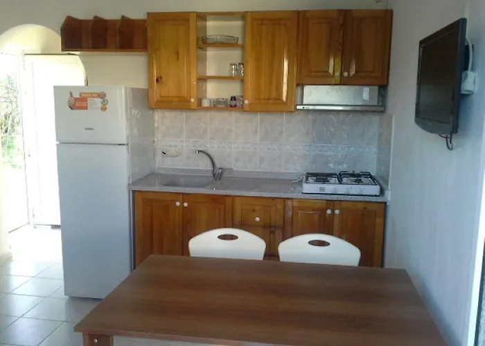 アパートホテル Paradise Garden Evleri 3*